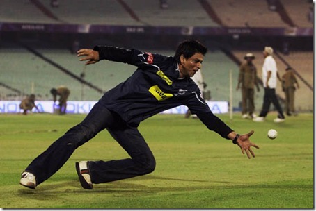 2 Shahrukh Khan doing catch practice