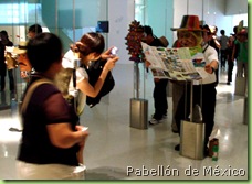 Visitantes en el Pabellón de México