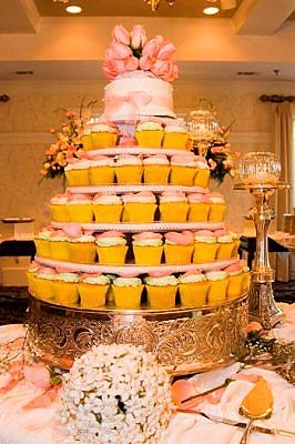 [2633.Mrs._Peach_s_Cupcake_Cake.jpg.resize[4].jpg]