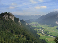 Schöne Blick auf die Vils von der Falkenburg aus.