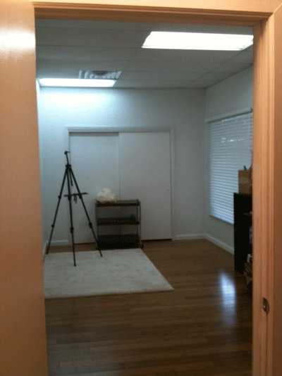 [studio-view-1[2].gif]