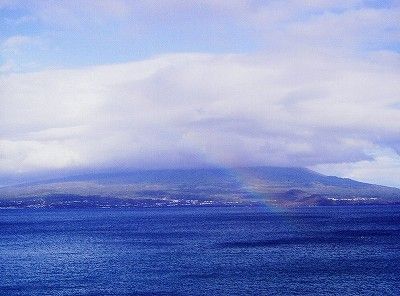 ピコアルト山にかかる虹－ピコ島