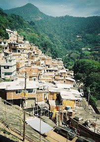 リオの貧民街ファベイラ