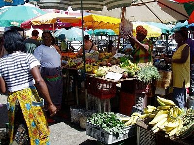 仏領カリブ・グアドゥループ島のマーケット