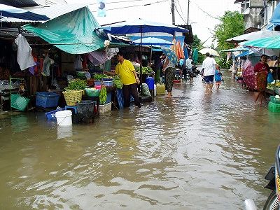 水浸しの市場－ラノーン・タイ