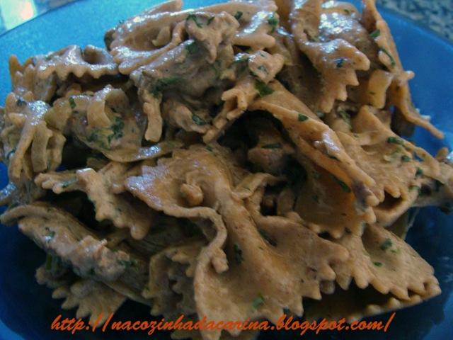 [macarrão-com-iscas-de-porco-01[3].jpg]