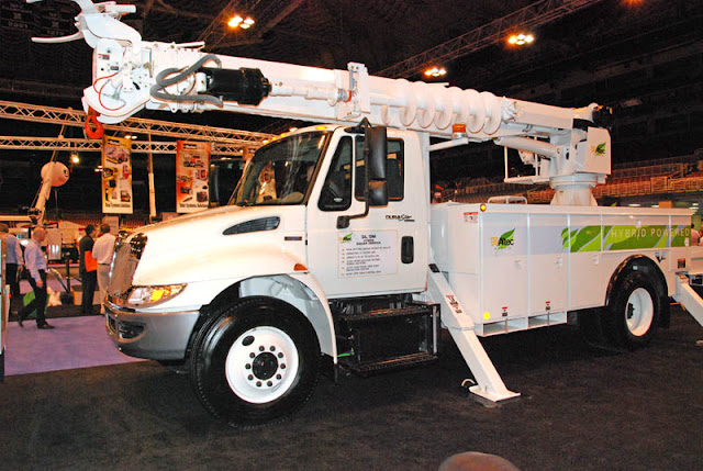 Altec Shows Hybrid Digger Derrick