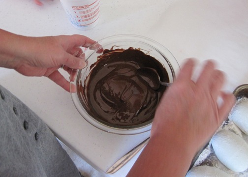 [Cover egg with chocolate[5].jpg]