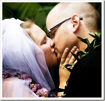 Kiss the bride Kiss the bride