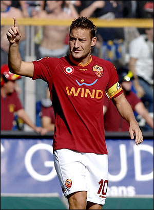 Totti-suspended-for-4-cup-games.jpg