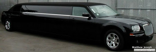 Chrysler Limo Chrysler limousine in Black