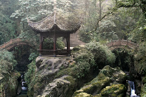 Lastly, apparently one of the best sights of Emei Shan, and its within ten minutes walk of the car park. We disagree... you need to do the whole thing!