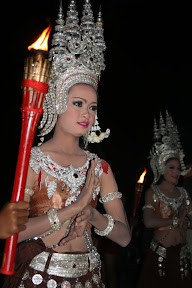 These traditional head pieces were absolutely stunning, and explained the slowly slowly approach to Thai dance.