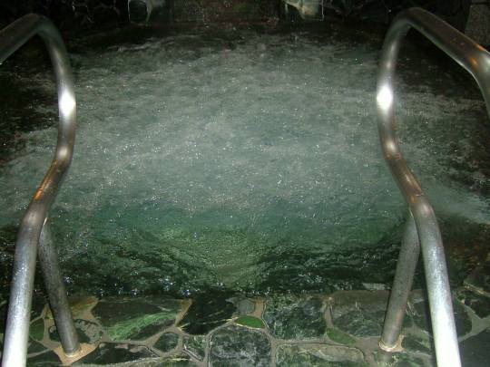 [jacuzzi[2].jpg]