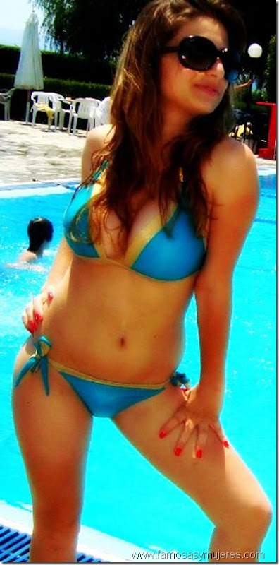famosas-y-mujeres-mujeres en bikinis