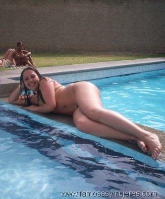 [mujeres en hilo piscina[5].jpg]
