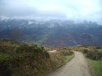 Ao lonxe Vía Pará e comezo da subida ao Angliru