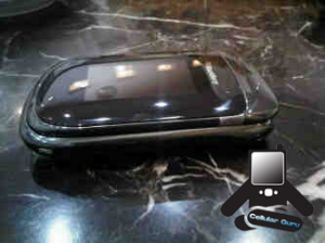 Clamshell 9670 Side 300x224 Photo appearance BlackBerry 9670