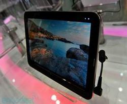 LG Tablet Honeycomb Android Demo on Motorola Tablets