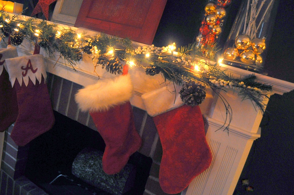 [christmas mantle[4].jpg]