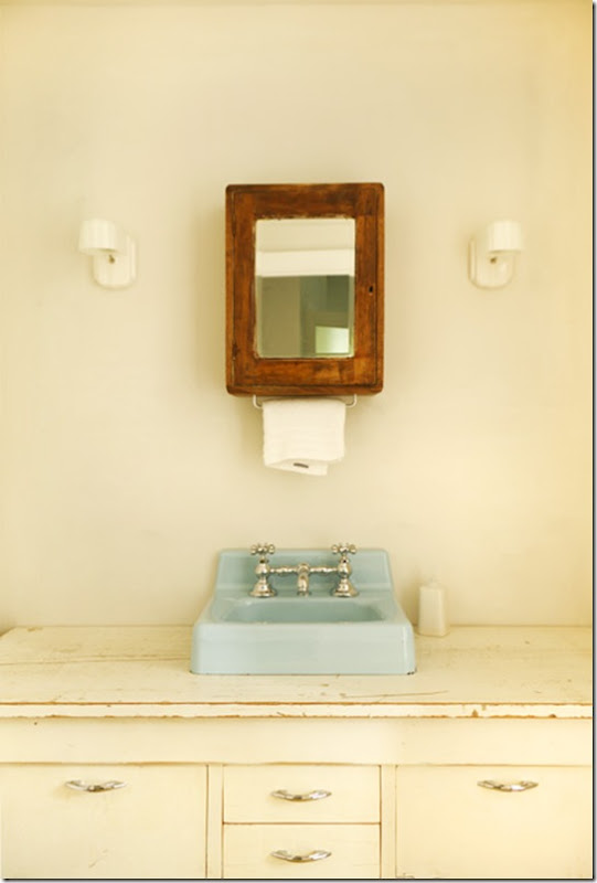 Casa de Valentina - lavabo simples e simpático - via House og Turquoise