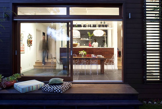 [Casa de Valentina - Feldman Architecture - uma casa de 1960 em San Francisco - janelas a noite[5].jpg]