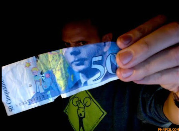 playing_with_money_04.jpg
