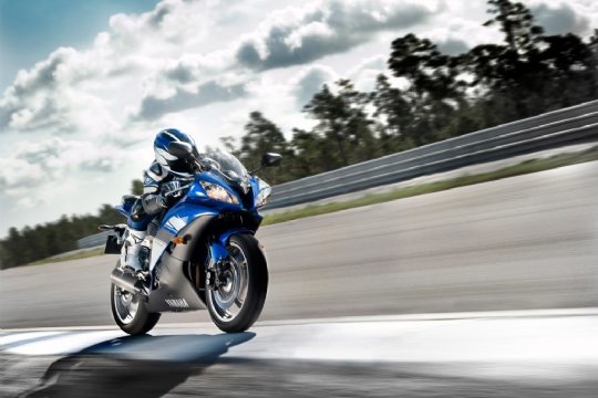 [2009-YZF-R6-action-03_prv_tcm26-271728[10].jpg]