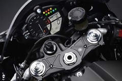 [2009-YZF-R1-detail-15_prv_tcm26-266448[5].jpg]