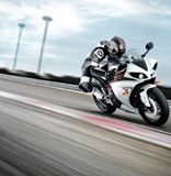 [2009-YZF-R1-action-06_prv_tcm26-266109[2].jpg]