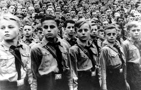 Link to Original source: http://lh6.ggpht.com/_n29_cd0lVTo/SgnNZMREmfI/AAAAAAAADvM/7K-03PCABbQ/s288/99082_DE_HitlerJudgen.jpg