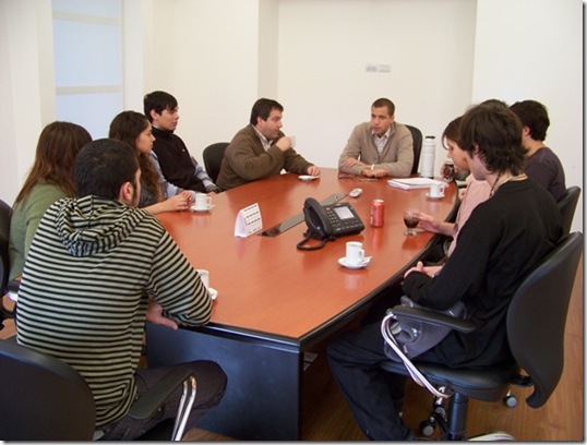 Juan Pablo de Jesús y alumnos de la EET Nº1 - Entrega de premio Olimpiadas Escolares