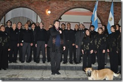 Coro Municipal en el Bicentenario interpretando el Himno Nacional Argentino