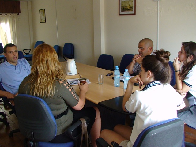 [Juan Pablo de Jesús con las Alumnas del Colegio San Bernardo [4].jpg]