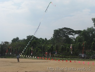 rangkaian layangan kecil 500 buah