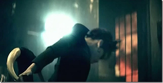 Rihanna Disturbia 24