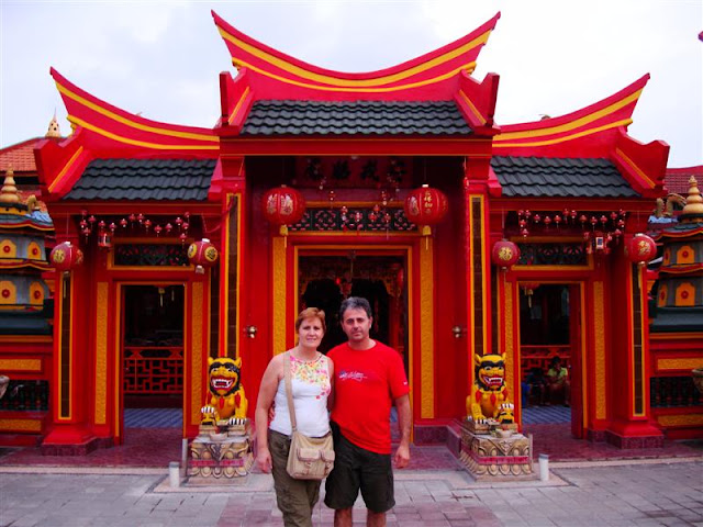 Mis padres en el templo chino