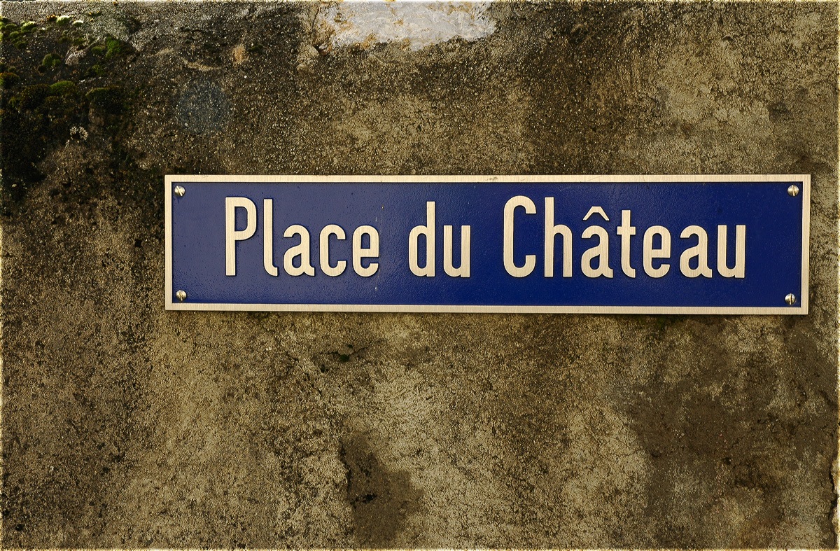 [Chateau-de-Aigle-Sign[3].jpg]