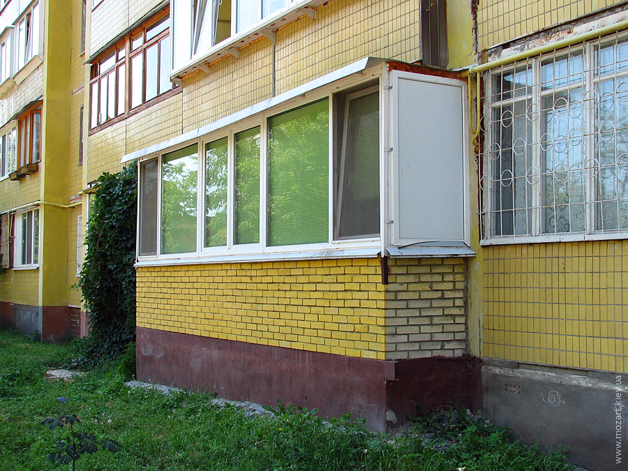 Пристроить балкон на первом этаже панельного дома..