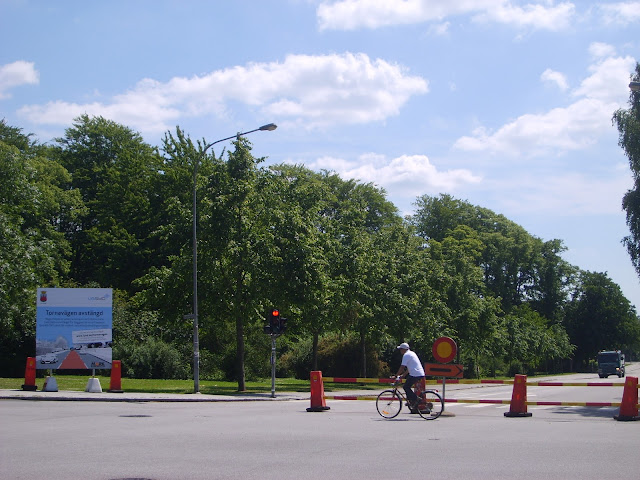 Road works, preparing a dedicated lane for busses