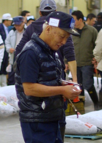 [Tsukiji for posting_2010-05-17 Day 2 (19).jpg]