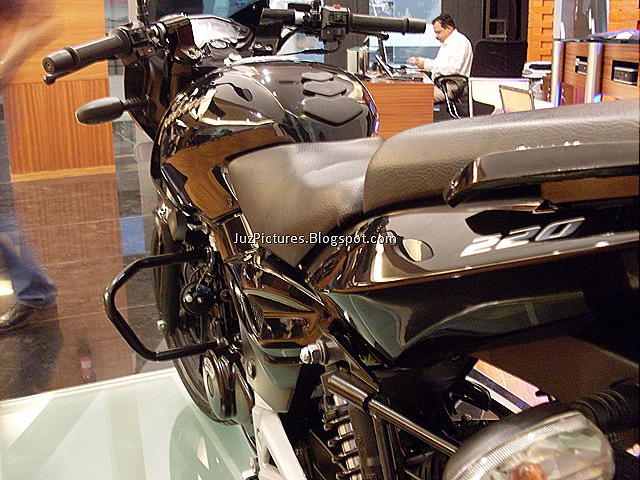 [bajaj-pular-220-s_1[8].jpg]