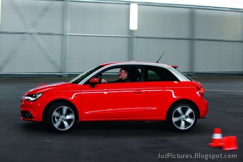 [2011-Audi-A1-18[2].jpg]