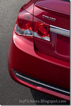 2011-Chevy-Cruze-RS-2