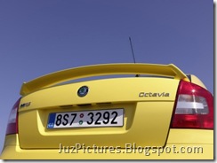 2009-skoda-octavia-rs-rear-logo