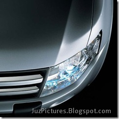 2009-Mitsubishi-Montero-Headlights