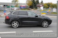 2011-porsche-cayenne-side4