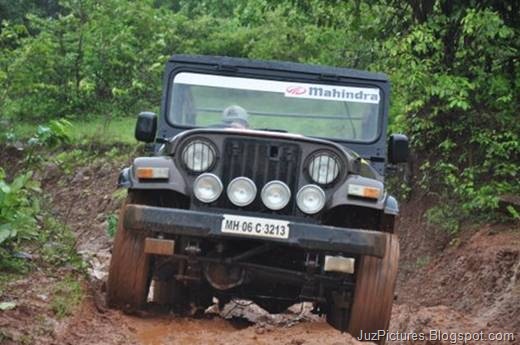 [Mahindra_Great_Escape_7[2].jpg]