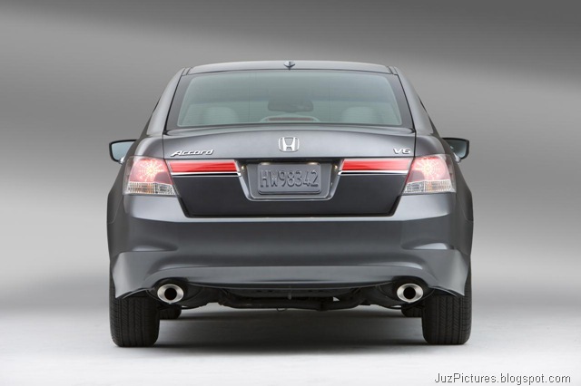 [2011 Honda Accord Sedan4[2].jpg]