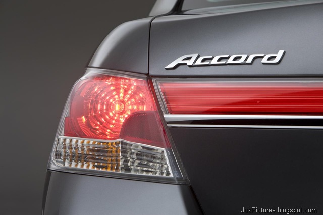 [2011 Honda Accord Sedan8[2].jpg]